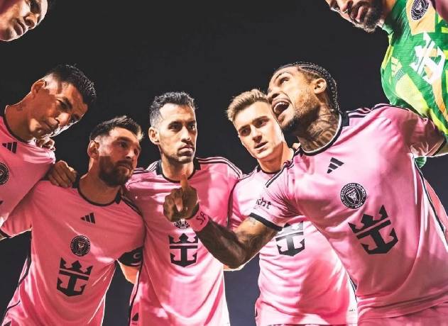 Đồng đội cũ ch&acirc;m biếm Messi khi sang đội b&oacute;ng mới