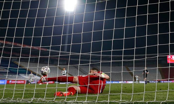 Đ&ocirc;i gi&agrave;y ngăn Ronaldo ghi b&agrave;n cũng được b&aacute;n đấu gi&aacute;