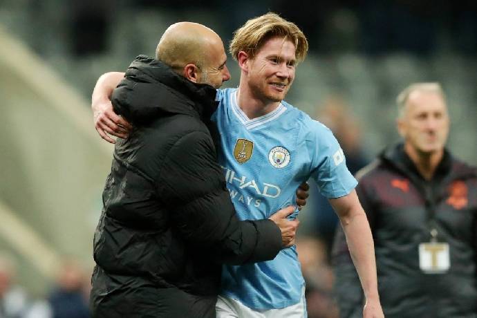 Pep Guardiola thừa nhận De Bruyne kh&ocirc;ng thể thay thế