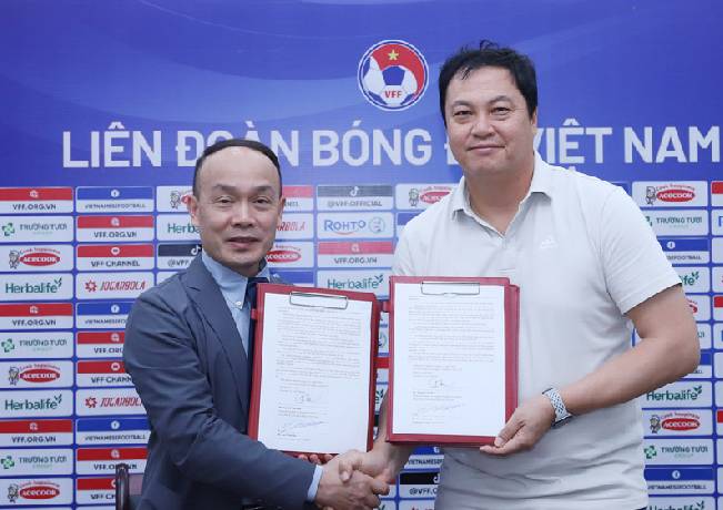 C&aacute;nh tay phải của HLV Kim Sang Sik gia hạn hợp đồng với ĐT Việt Nam