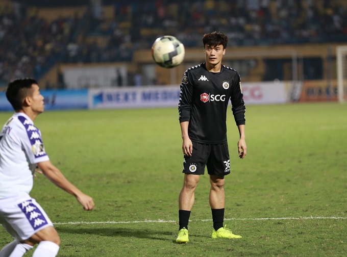 HLV H&agrave; Nội n&ecirc;u l&yacute; do khiến thủ m&ocirc;n B&ugrave;i Tiến Dũng dự bị d&agrave;i hạn