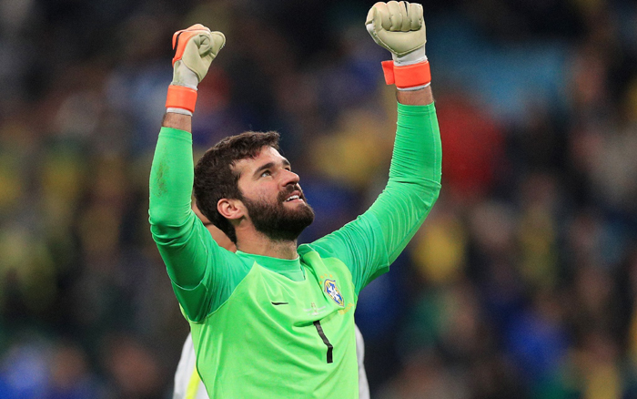 Alisson Becker lập kỷ lục c&oacute; 1-0-2 trong lịch sử b&oacute;ng đ&aacute;