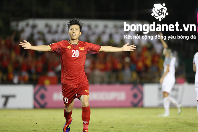 Phan Văn Đức b&aacute;o tin vui cho thầy Park