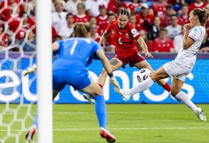 Soi k&egrave;o g&oacute;c nữ Thuỵ Sĩ vs nữ Iceland, 2h00 ng&agrave;y 7/7