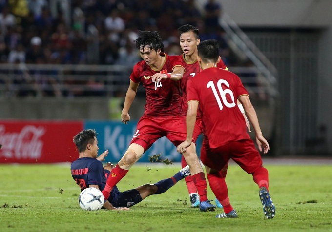 ĐT Việt Nam nhận thưởng n&oacute;ng sau trận h&ograve;a tr&ecirc;n đất Th&aacute;i Lan