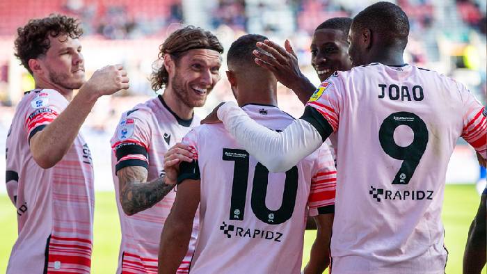 Soi k&egrave;o phạt g&oacute;c QPR vs Reading, 2h ng&agrave;y 8/10