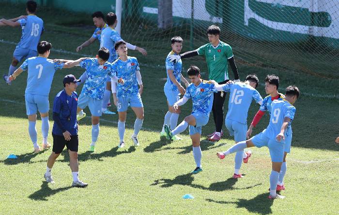 To&agrave;n bộ đội h&igrave;nh U22 Việt Nam đi soi gi&ograve; Malaysia