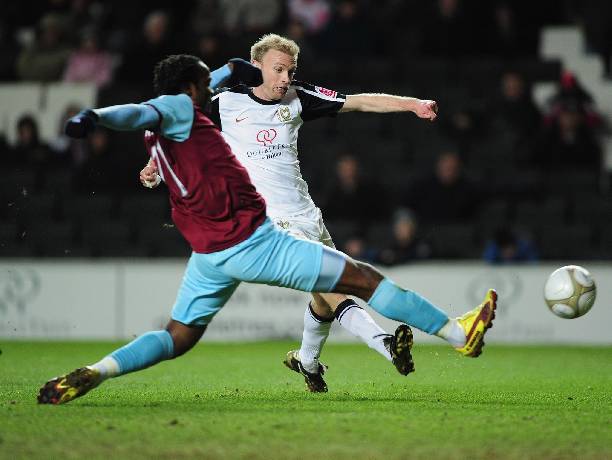 Burnley vs Milton Keynes Dons (22h 9/1): Tiếp đ&agrave; hồi sinh