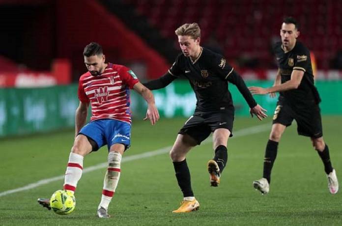 Soi k&egrave;o phạt g&oacute;c Granada vs Barcelona, 0h30 ng&agrave;y 9/1