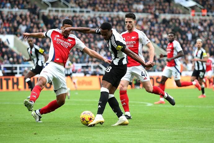 Si&ecirc;u m&aacute;y t&iacute;nh dự đo&aacute;n Arsenal vs Newcastle, 3h00 ng&agrave;y 8/1