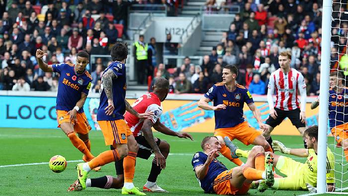 Soi k&egrave;o phạt g&oacute;c Brentford vs Sunderland, 2h30 ng&agrave;y 8/1