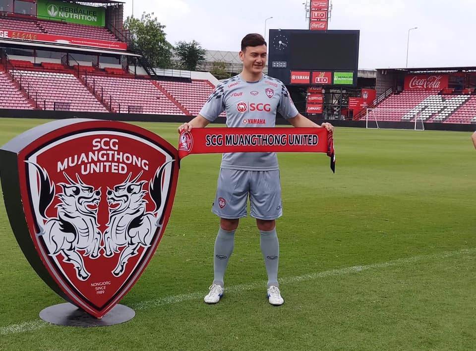 Đặng Văn L&acirc;m ch&iacute;nh thức ra mắt Muangthong United