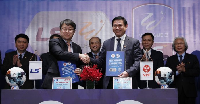 Tin tức b&oacute;ng đ&aacute; Việt Nam 7/2: V.League 2020 c&oacute; nh&agrave; t&agrave;i trợ mới