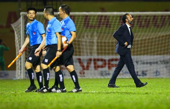 Nếu quyết kh&ocirc;ng trả tiền HLV Lopez, Thanh H&oacute;a bị FIFA phạt thế n&agrave;o?