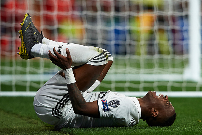 Sao trẻ nghỉ 2 th&aacute;ng, m&ugrave;a giải Real coi như bỏ