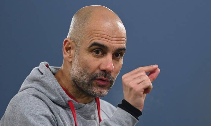 Ca ngợi Man City, Pep Guardiola tranh thủ &lsquo;đ&aacute; xo&aacute;y&rsquo; Liverpool v&agrave; MU