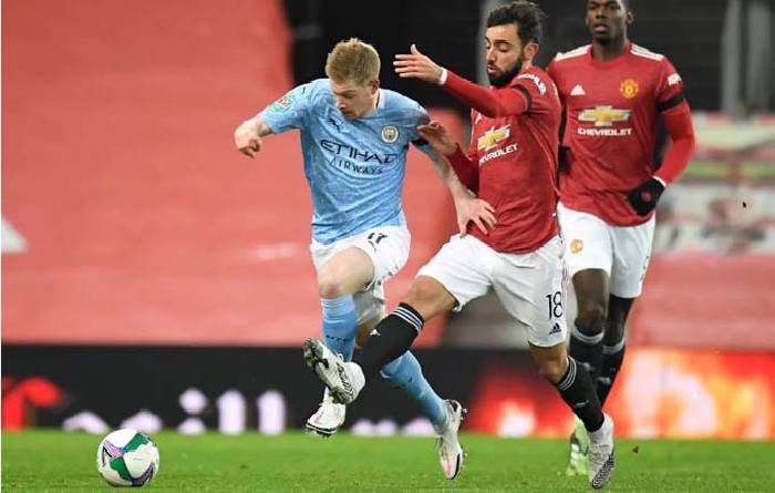Derby th&agrave;nh Manchester: Bruno Fernandes ăn đứt Kevin De Bruyne