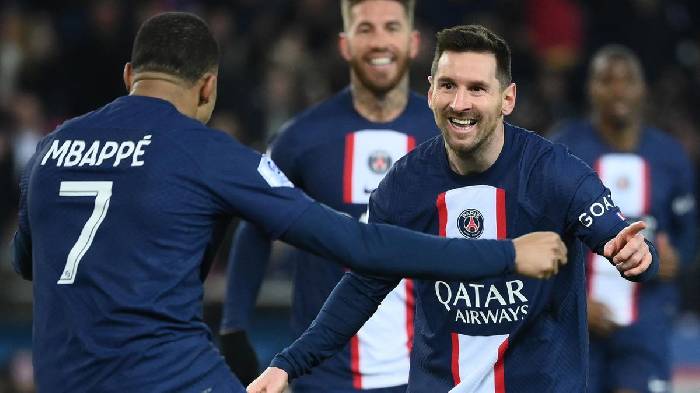 Messi v&agrave; Mbappe 'mặn nồng' khiến CĐV PSG sung sướng vỡ o&agrave;