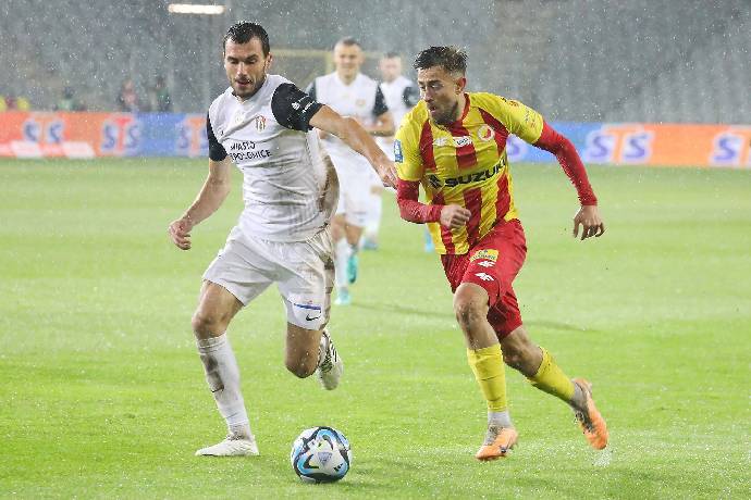 Nhận định, soi k&egrave;o Korona Kielce vs Puszcza Niepolomice, 00h00 ng&agrave;y 8/3: Rơi v&agrave;o nguy hiểm