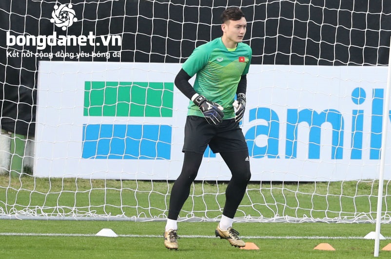 Văn L&acirc;m hưởng đặc &acirc;n ở Muangthong giống cầu thủ MU, Man City