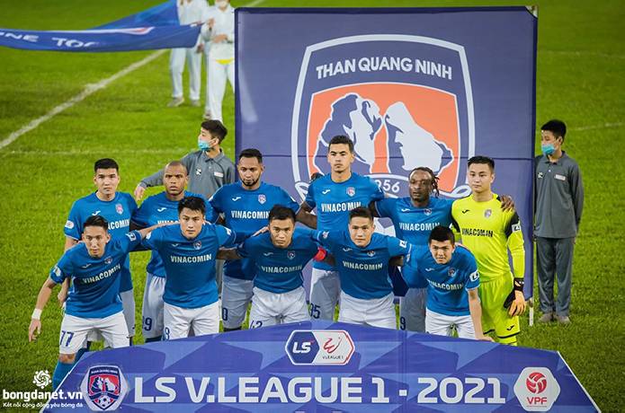 Cầu thủ Than Quảng Ninh được thưởng n&oacute;ng bằng tiền mặt