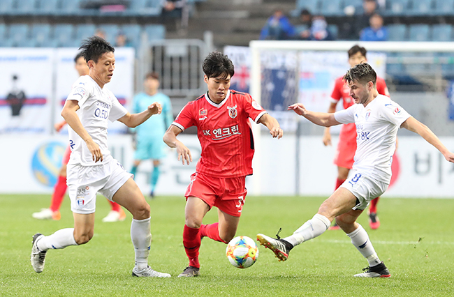 Nhận định b&oacute;ng đ&aacute; Jeju United vs Seoul E-Land, 11h30 ng&agrave;y 9/5
