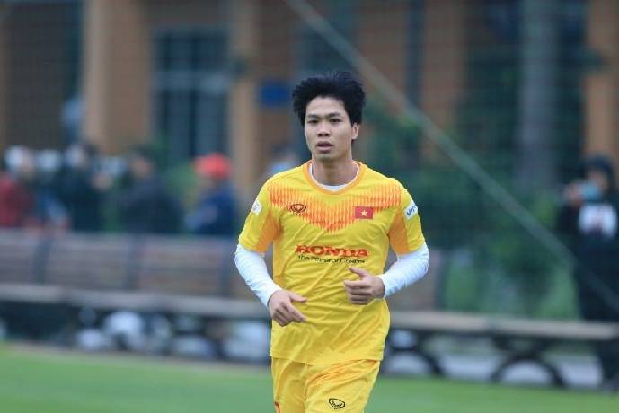 C&ocirc;ng Phượng 'bị bỏ rơi' trong ng&agrave;y đầu ĐT Việt Nam hội qu&acirc;n