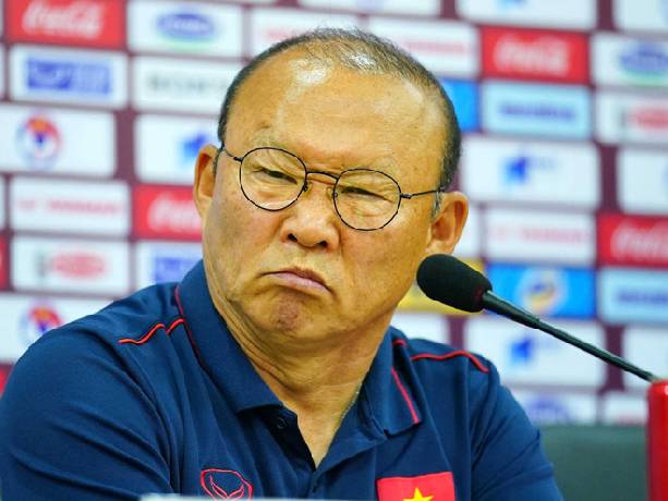 HLV Park Hang-seo bực tức giới truyền th&ocirc;ng khi 'xuy&ecirc;n tạc' danh s&aacute;ch ĐTQG