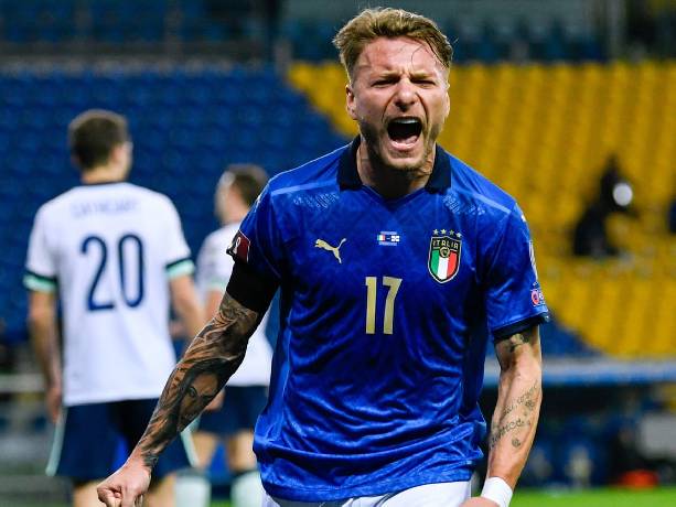 Italia l&agrave; đội b&oacute;ng đầu ti&ecirc;n ti&ecirc;m vaccine để chuẩn bị cho EURO 2021