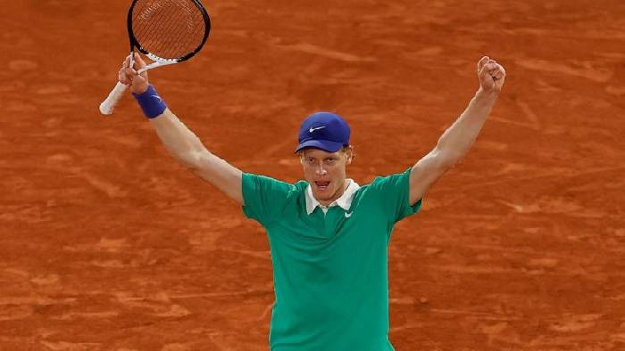 Sinner thắng Djokovic trận thứ tư li&ecirc;n tiếp, v&agrave;o chung kết Roland Garros 2025