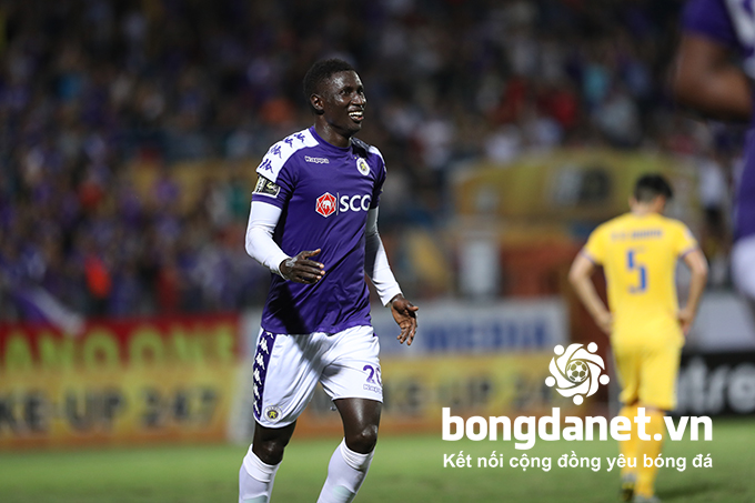 H&agrave; Nội vs B.B&igrave;nh Dương: Pape Omar muốn đoạt danh hiệu &lsquo;Vua ph&aacute; lưới&rsquo;