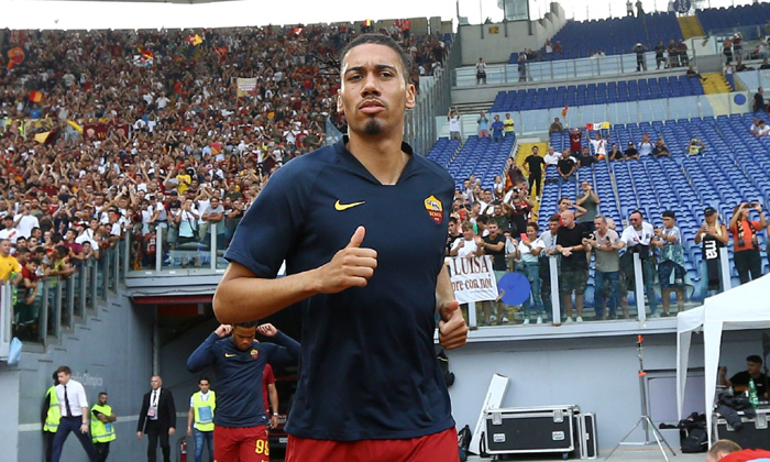 Y&ecirc;u Serie A, Chris Smalling bỏ ngỏ khả năng &lsquo;dứt t&igrave;nh&rsquo; với MU