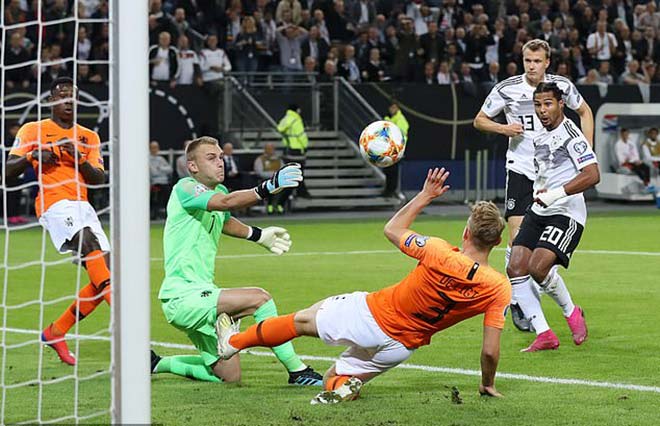 HLV Joachim Loew giải th&iacute;ch l&yacute; do Đức thua ngược H&agrave; Lan