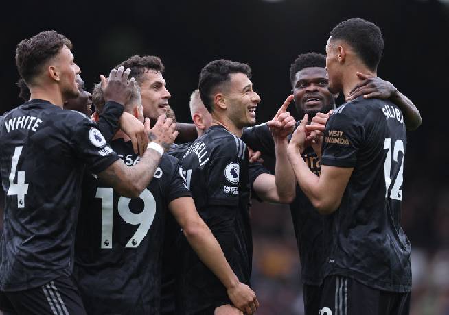 Chữ k&yacute; 'chữa ch&aacute;y' của Arsenal c&oacute; gi&aacute; ngang với 'b&aacute;o thủ' 100 củ