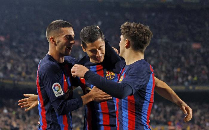 Nh&agrave; v&ocirc; địch ch&acirc;u &Acirc;u h&eacute; lộ l&yacute; do từ chối Arsenal, gia nhập Barca