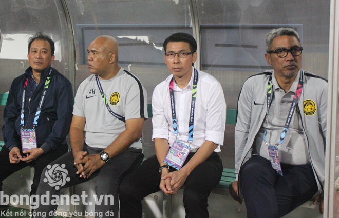 Việt Nam vs Malaysia: HLV Tan Cheng Hoe 'nắn g&acirc;n' thầy Park