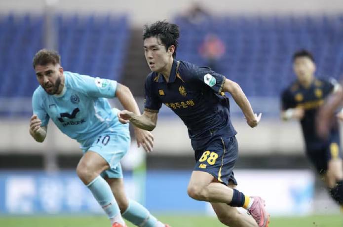 Nhận định, soi k&egrave;o Daegu vs Gwangju, 12h00 ng&agrave;y 8/11: N&iacute;u ch&acirc;n nhau