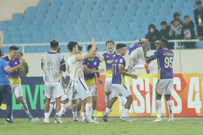 Đ&aacute;nh bại đương kim v&ocirc; địch C1 ch&acirc;u &Aacute;, CLB H&agrave; Nội được thưởng hậu hĩnh ngay sau trận