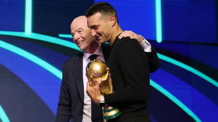 FIFA xin lỗi HLV tuyển Argentina v&igrave; sai s&oacute;t trong lễ bốc thăm World Cup 2026
