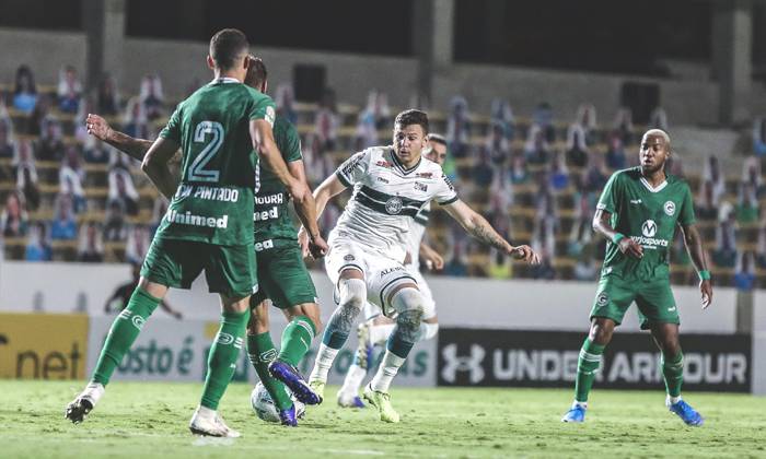 Coritiba vs Athletico PR, 5h ng&agrave;y 10/1: Kh&oacute; dừng khủng hoảng