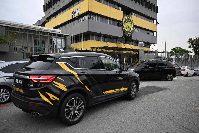 LĐBĐ Malaysia kh&ocirc;ng d&aacute;m tổ chức tiệc 'b&aacute;ch ni&ecirc;n' v&igrave; b&ecirc; bối nhập tịch?