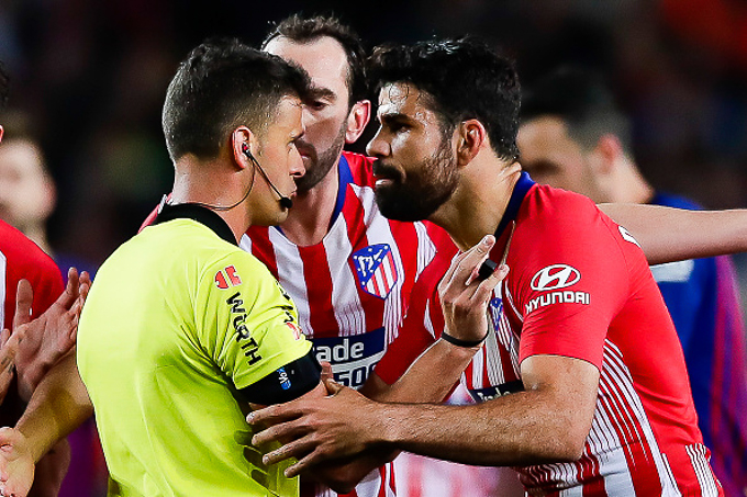 Chửi mẹ trọng t&agrave;i, Costa c&oacute; thể nghỉ hết m&ugrave;a La Liga