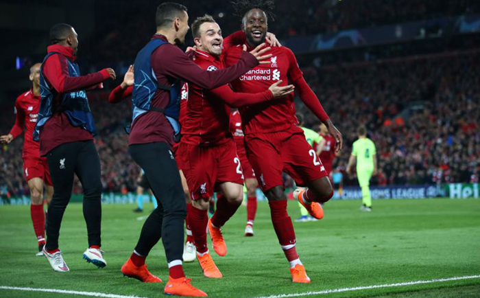 V&ugrave;i dập Barca đến phi l&yacute;, Liverpool t&aacute;i lập th&agrave;nh t&iacute;ch của MU