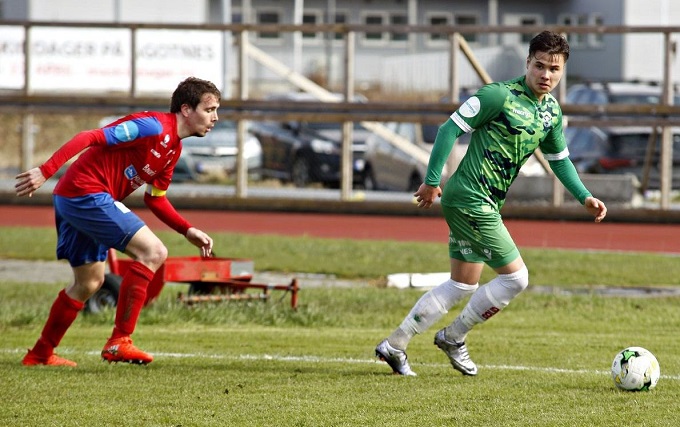 B&aacute;o H&agrave;n khuy&ecirc;n thầy Park sớm d&ugrave;ng cầu thủ Việt kiều