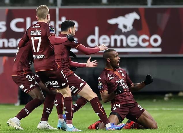 Đội h&igrave;nh ra s&acirc;n ch&iacute;nh thức Metz vs Lyon, 18h ng&agrave;y 8/5