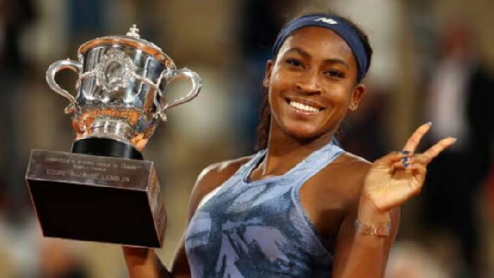 Gauff lần đầu v&ocirc; địch Roland Garros sau m&agrave;n ngược d&ograve;ng đẳng cấp