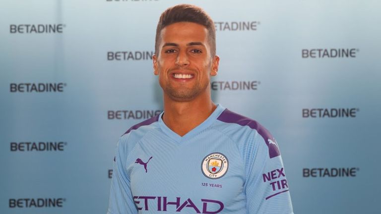 Man City CH&Iacute;NH THỨC đ&oacute;n si&ecirc;u hậu vệ Joao Cancelo