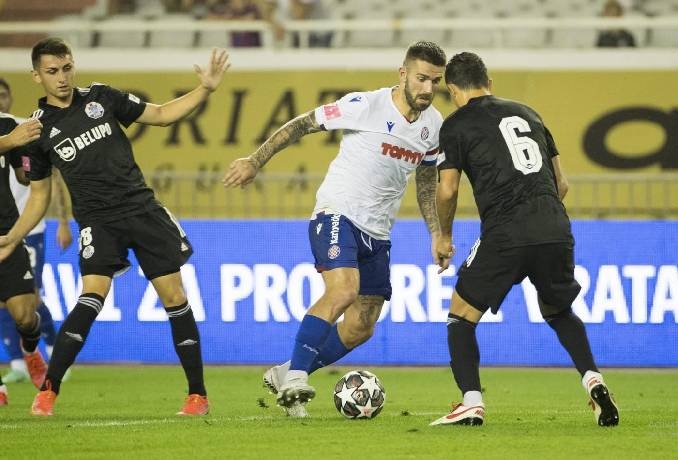 Soi k&egrave;o phạt g&oacute;c Guimaraes vs Hajduk Split, 23h ng&agrave;y 10/8
