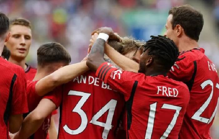 Bị từ chối lần 1, đối t&aacute;c n&acirc;ng gi&aacute; cho 'bộ đ&ocirc;i vụng về' 100 củ của M.U