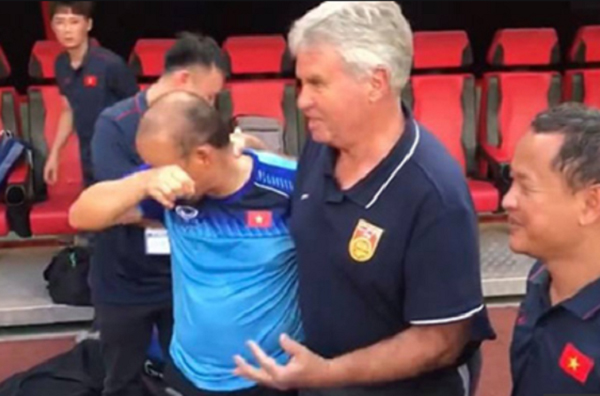 HLV Park giải th&iacute;ch l&yacute; do rơi nước mắt khi gặp lại thầy cũ Hiddink